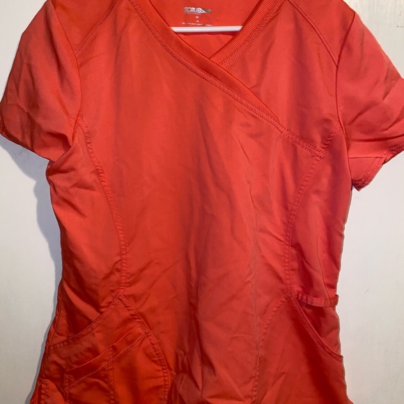 Scrub tops and pants - Picture 7 of 14